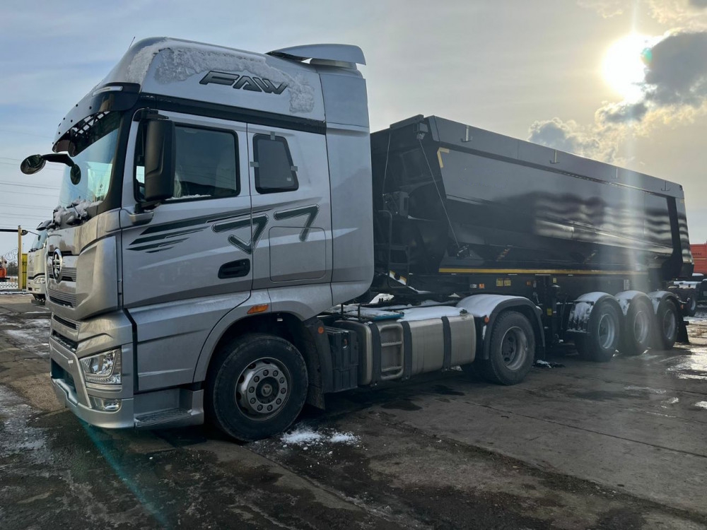 Полуприцеп самосвальный 9560-02